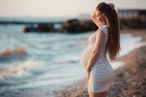 Capturing the Beauty of Motherhood: Beach Maternity Photoshoots and Stylish Maternity Dresses